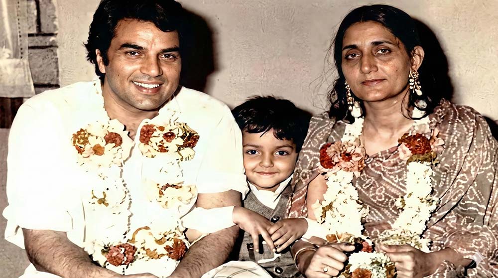 Dharmendra pictured with first wife Prakash Kaur and young Bobby Deol