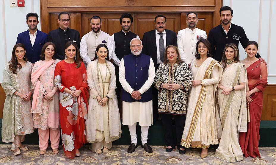 Kapoor Family with PM Modi on Raj Kapoor Birth Anniversary