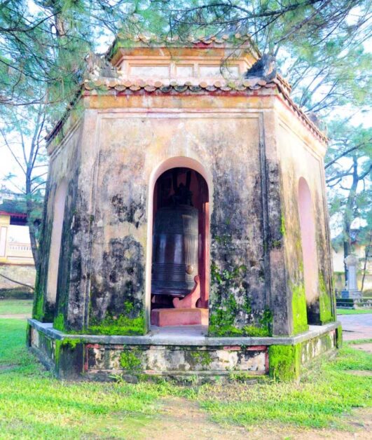 Thien Mu Pagoda's Great Bell: A Recognized Vietnam National Treasure