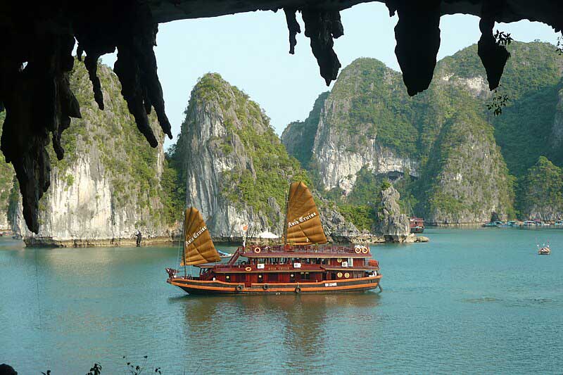 Best places to travel in summer: Hạ Long Bay: Known for Its Mythical 'Descending Dragon' Origin