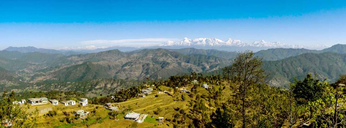 Almora Himalayan View: Place to go for holiday : View from kasar fevi temple
