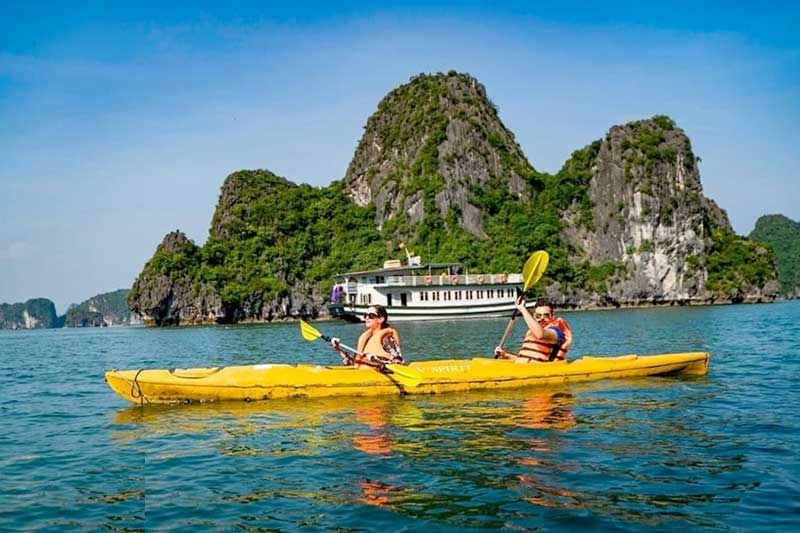 Summer Destinations: Kayaking in Hạ Long Bay's Tranquil Waters