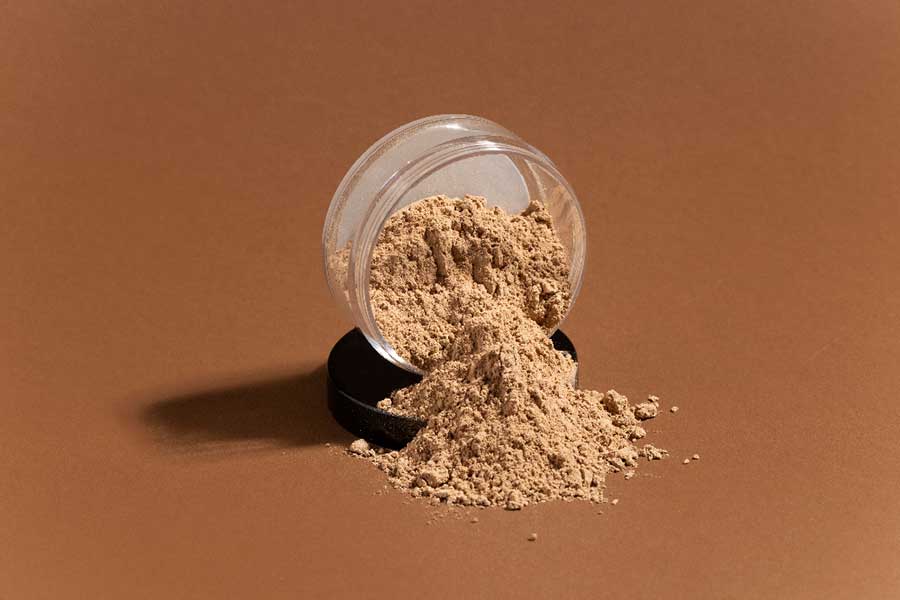 Powder-based anhydrous products activating with water for eco-beauty.