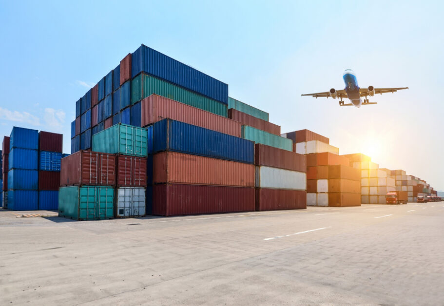 Cargo containers and air freight services for international logistics