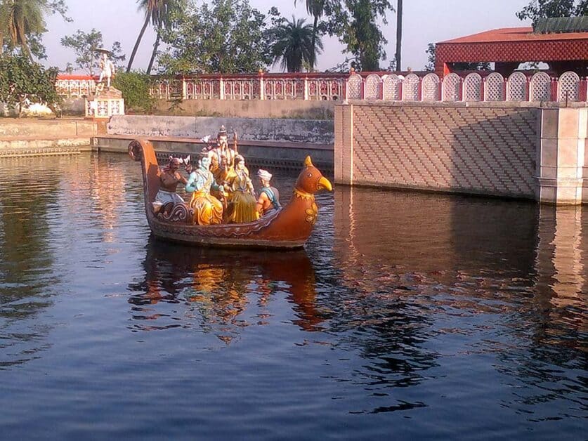 Ram, Sita, and Lakshman crossing Sarayu by boat mural at Pandori Dham sarovar