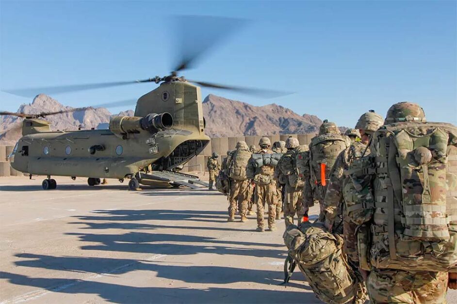 American soldiers boarding helicopter during withdrawal from Bagram Afghanistan 2021.