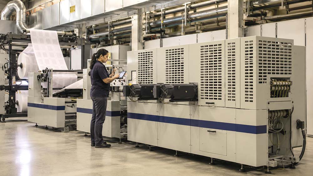 Inline print finishing line enabling continuous production with integrated finishing workflow